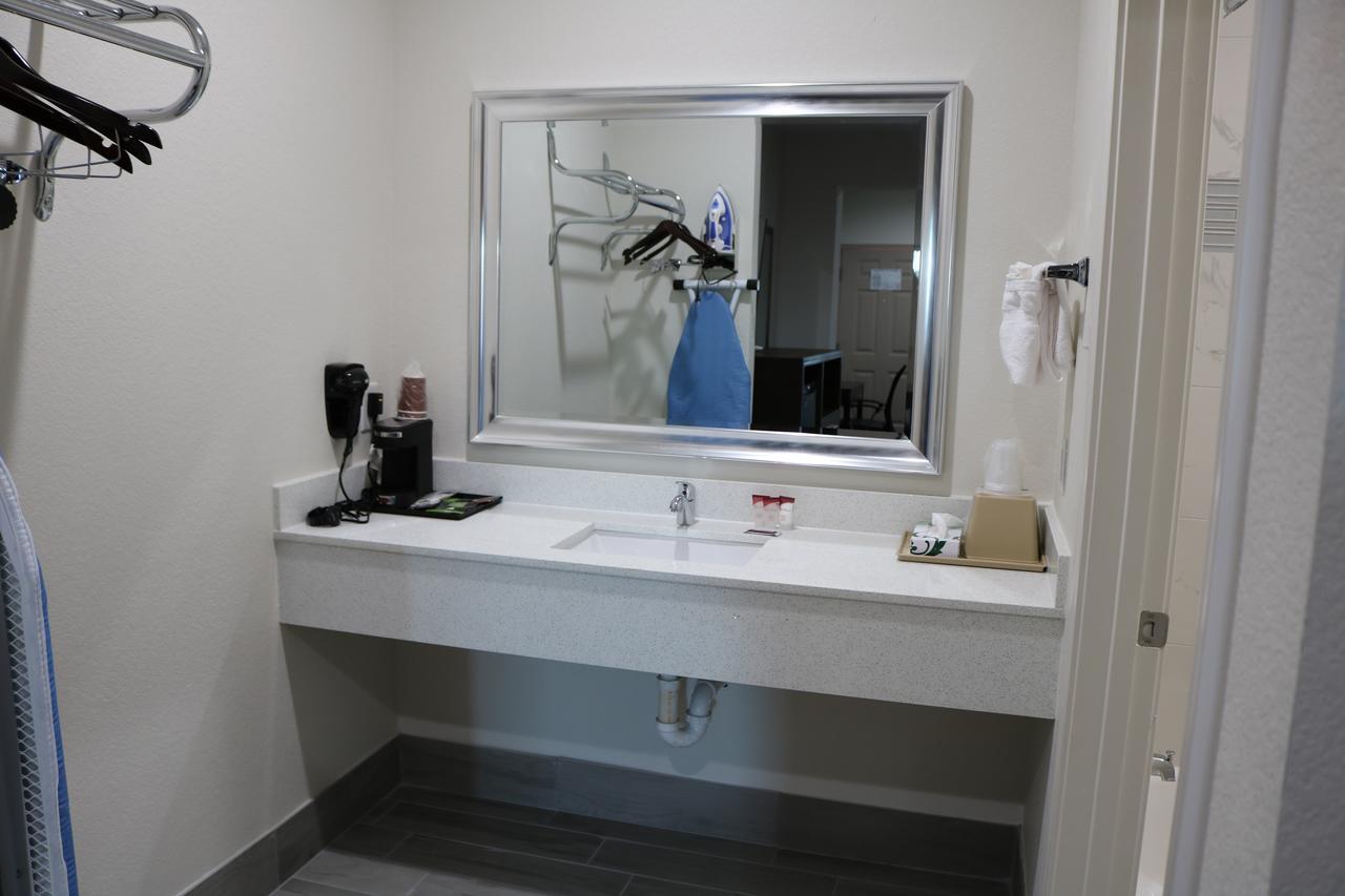 Scottish Inn & Suites - Iah Airport Humble Bagian luar foto