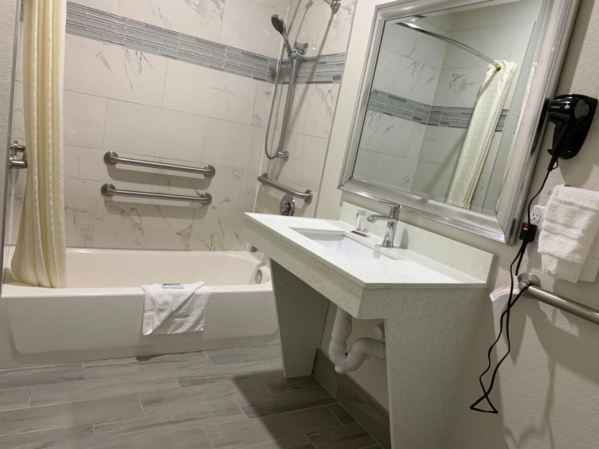 Scottish Inn & Suites - Iah Airport Humble Bagian luar foto